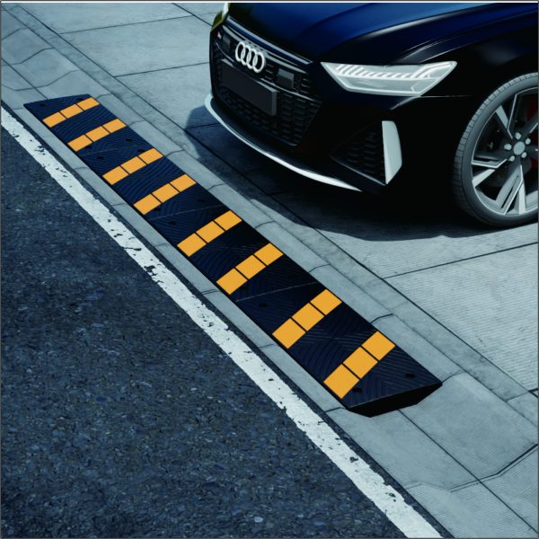 Help the vehicle easily cross the horizontal trail without causing damage. On the surface, there are two large reflected stripes, which play a warning role.