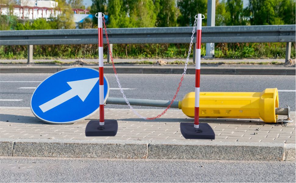 Applicable to any scenario: If the road warning sign is damaged, a chain post can be placed to warn pedestrians and vehicles to be careful.